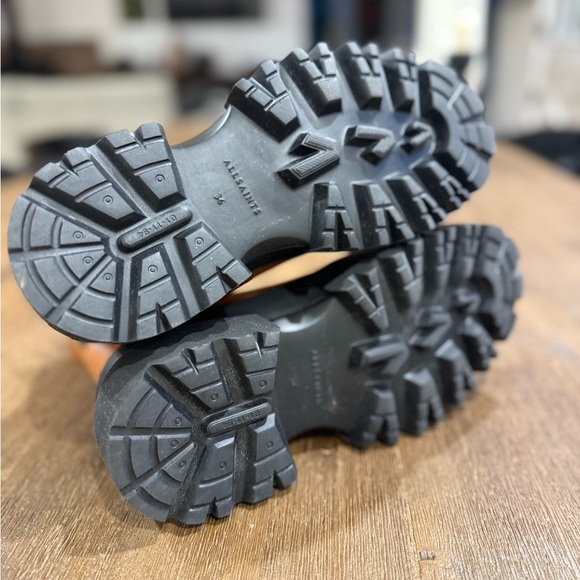 All Saints Leather Interior - Picture 5 of 7